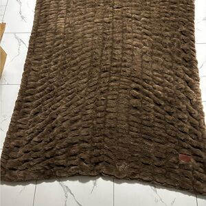 Luxurious Brown Faux Fur Throw Blanket